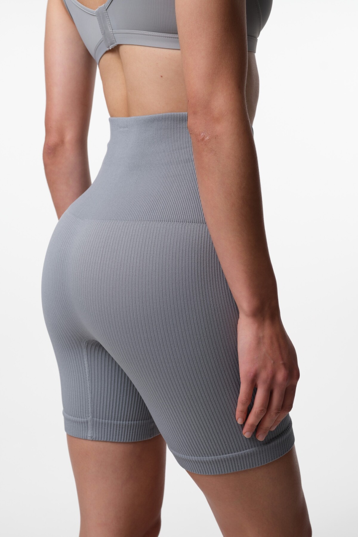 Short Slim Monique Gris