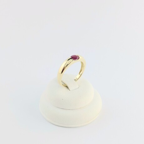Anillo de oro 9 ktes con Rubí. Anillo de oro 9 ktes con Rubí.