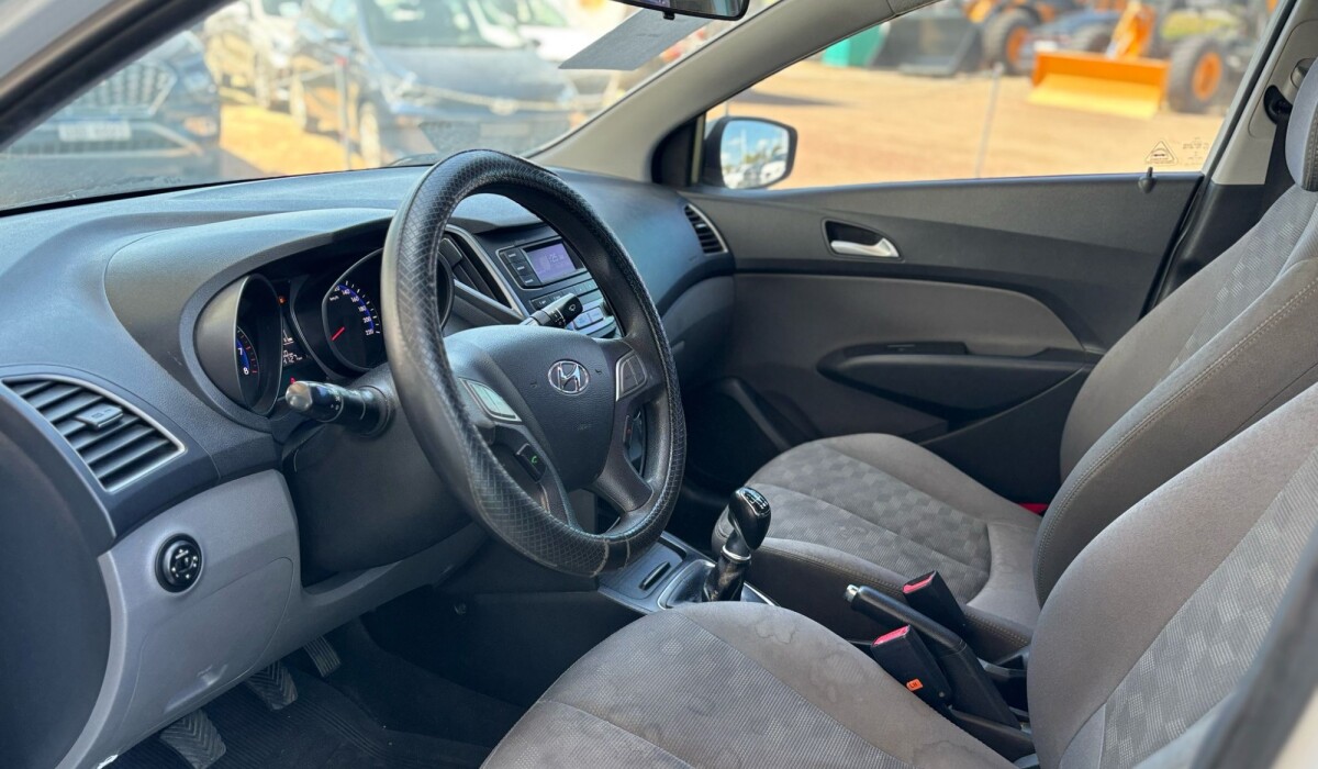 Hyundai HB20S 1.6 Comfort - 2017 Hyundai HB20S 1.6 Comfort - 2017