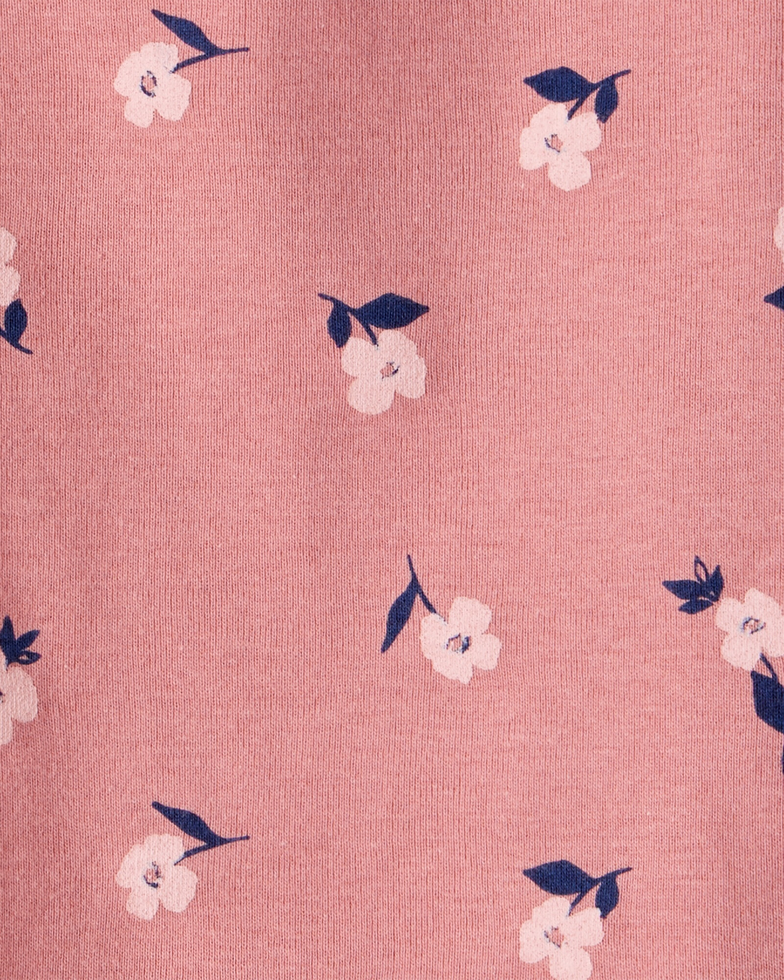 Set tres piezas, jumper jean, remera floral y medias Set tres piezas, jumper jean, remera floral y medias