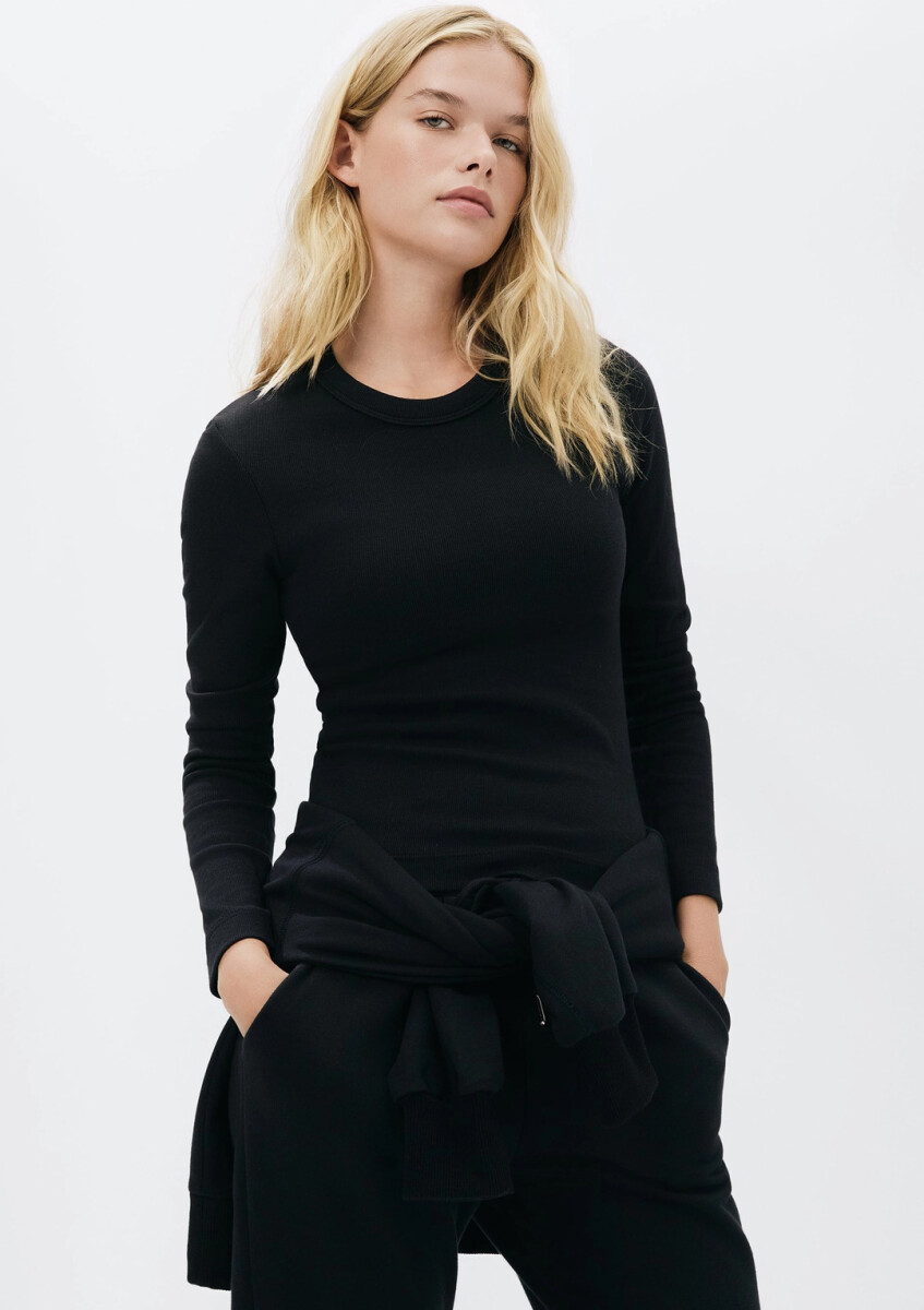CAMISETA BÁSICA EN TELA ACANALADA - NEGRO 