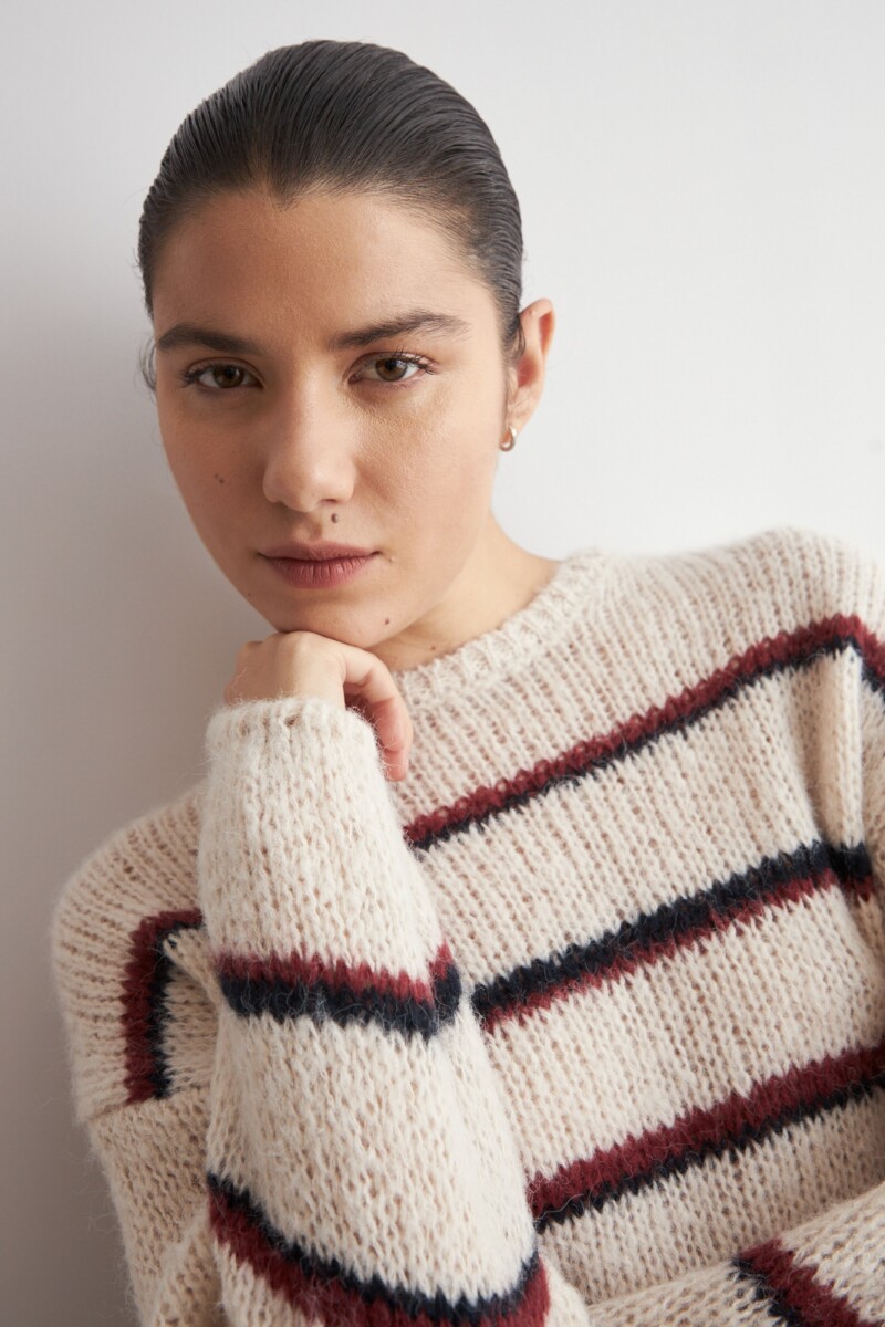 Sweater rayado crudo