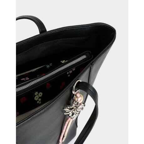 Cartera Shopper Con Charm Negro