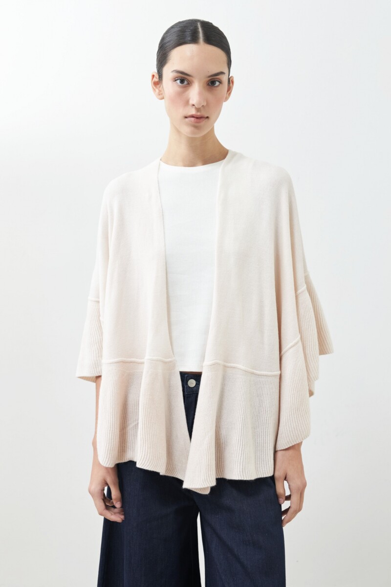 Capa tejida con volados crudo