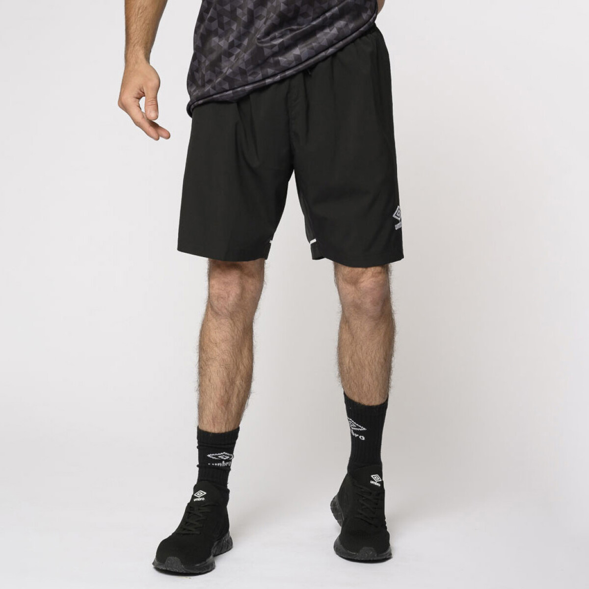 Bermuda de Hombre Umbro Lopo - Negro - Blanco 