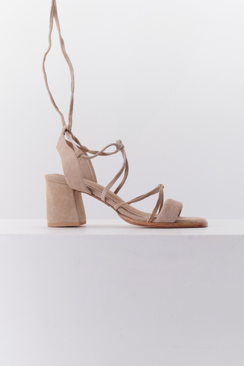 SANDALIA CUERO GAMUZA - BEIGE 