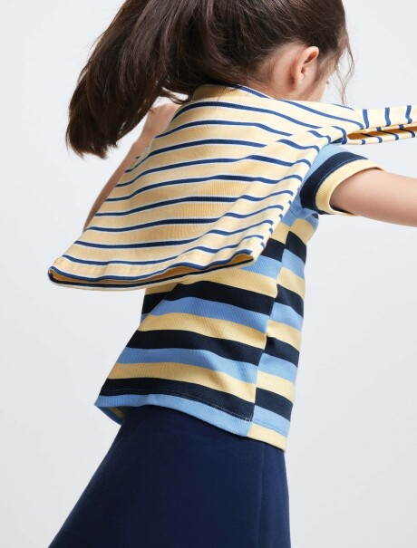 BLUSA CON ESTAMPADO EN TELA ACANALADA MULTICOLOR