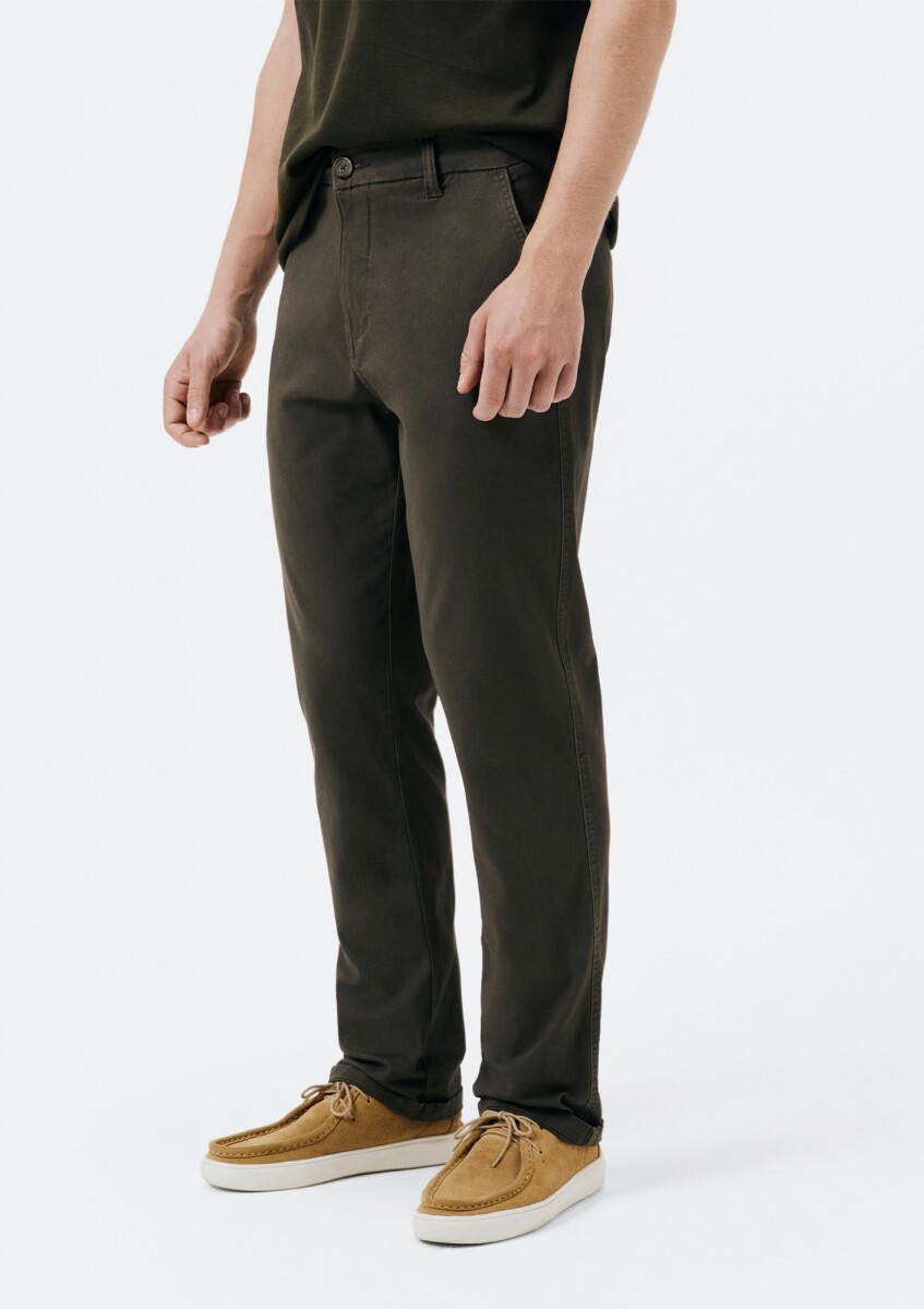PANTALÓN TIPO GABARDINA MODELO CHINO - VERDE 
