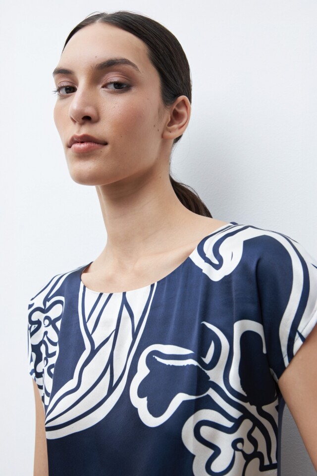 Blusa frente estampado azul marino