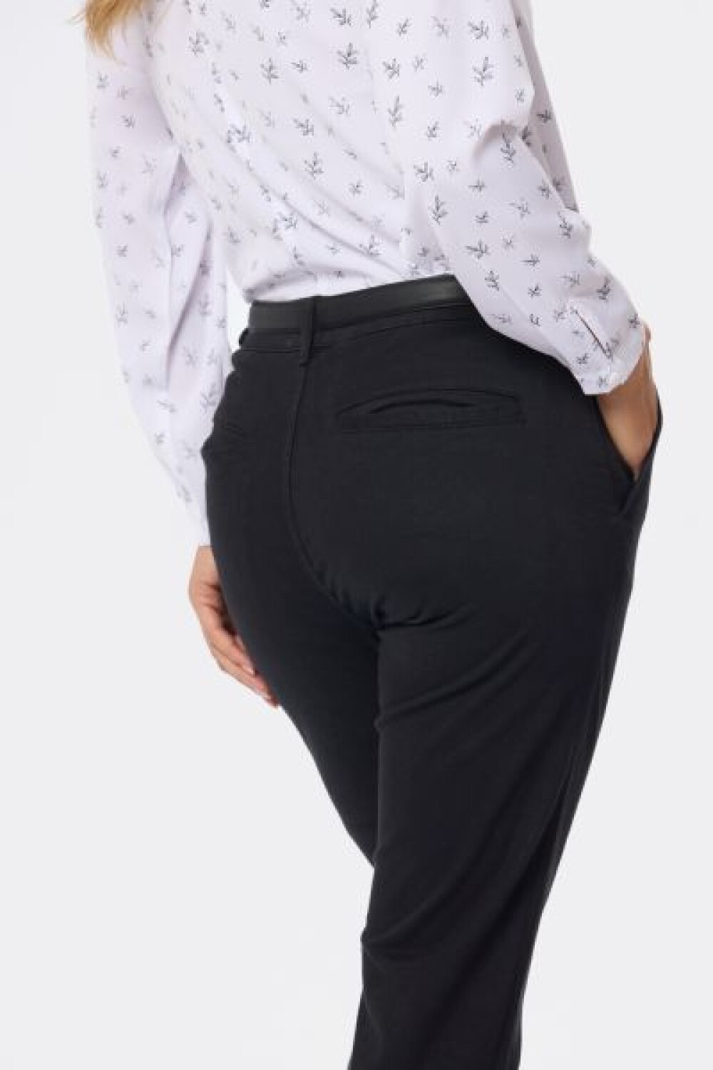 PANTALON RECTO DE GABARDINA Negro
