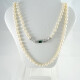 Collar De Perlas De Cultivo Con Broche En Oro Blanco, Brillantes Y Esmeralda Collar De Perlas De Cultivo Con Broche En Oro Blanco, Brillantes Y Esmeralda
