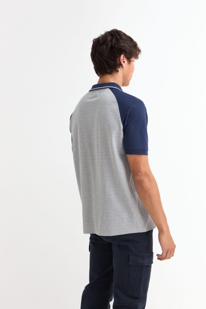 Remera polo manga corta combinada GRIS