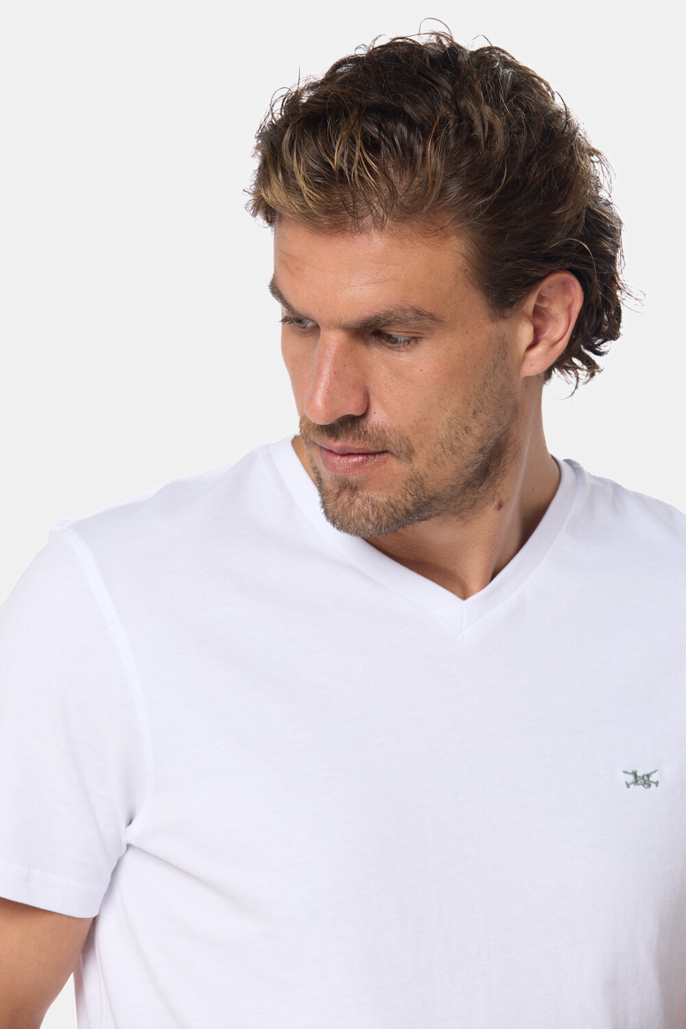 REMERA LISA ESCOTE V Blanco