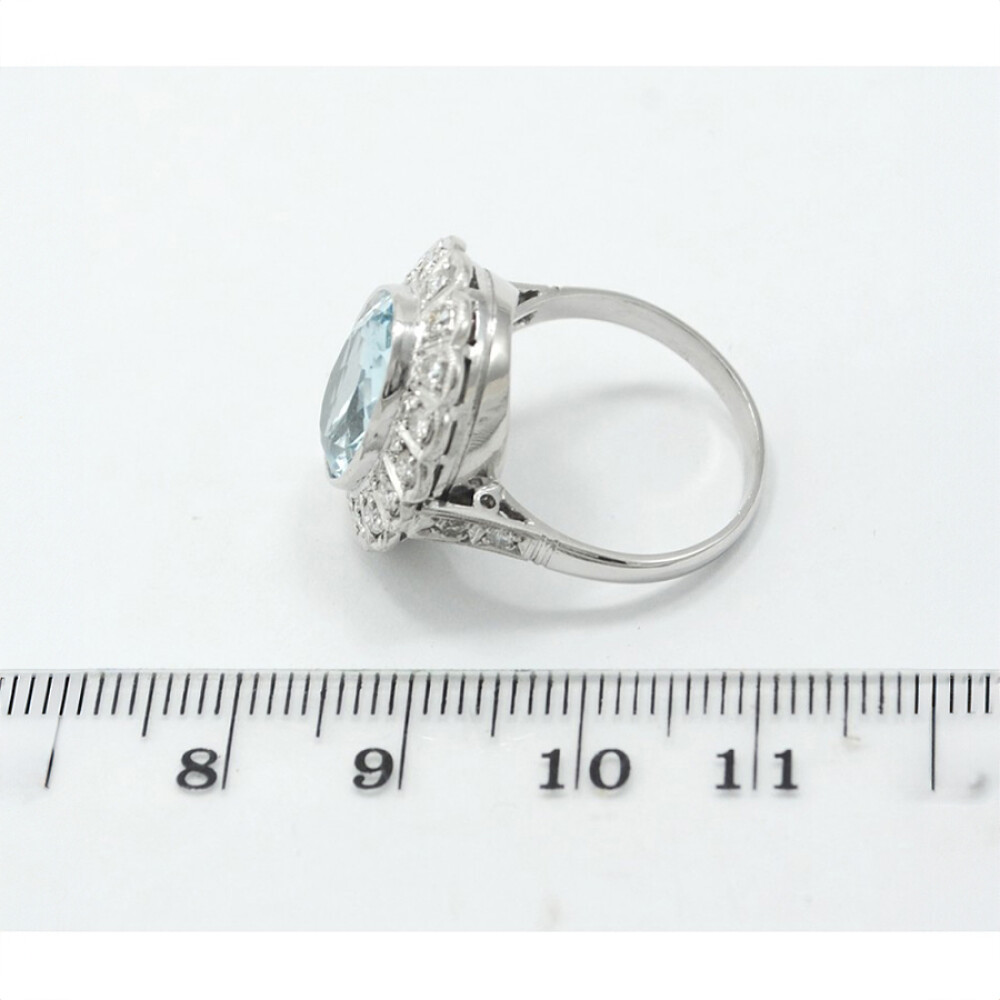 Anillo Oro 18K Blanco Con Aguamarina Central Y Brillantes Anillo Oro 18K Blanco Con Aguamarina Central Y Brillantes