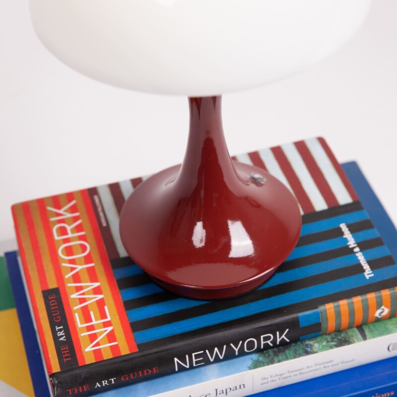 Lámpara de mesa retro inalámbrica roja