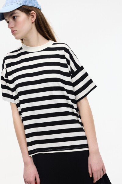 CAMISETA RAYAS Negro