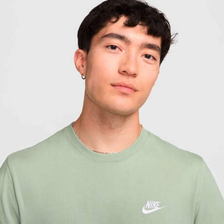 Remera Nike Sportswear Club de Hombre Verde