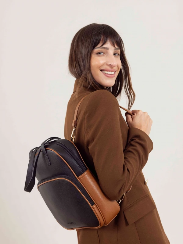 MOCHILA CLARA NEGRO Y SUELA