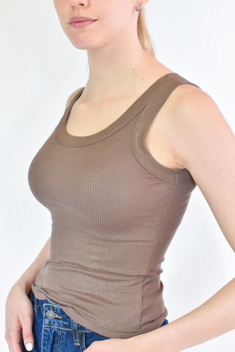 Musculosa Romina Marrón