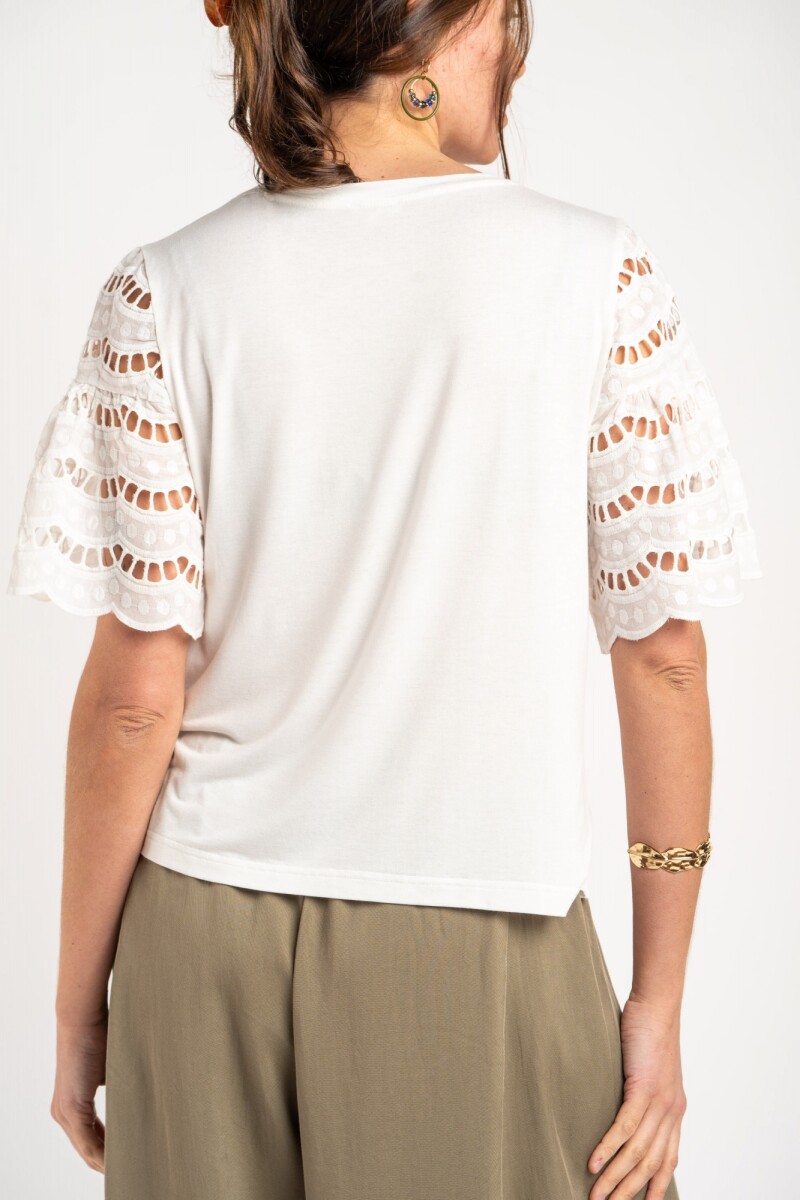 Remera Con Mangas De Encaje Nácar