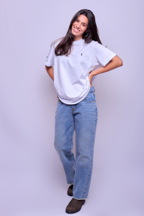 Remera Cerdeña Blanca con logo verde