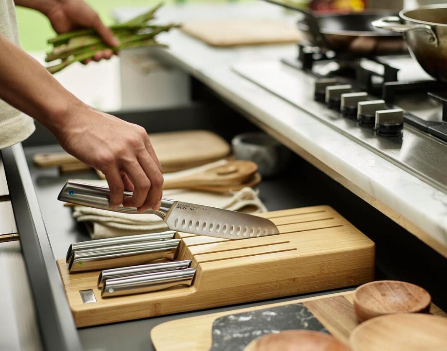 Set de Cuchillos Joseph Joseph con Bloque de Bambú 