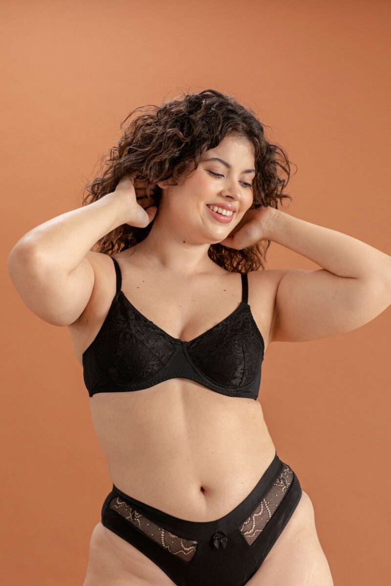 Corpiño con Taza Natural y Refuerzo - Negro 