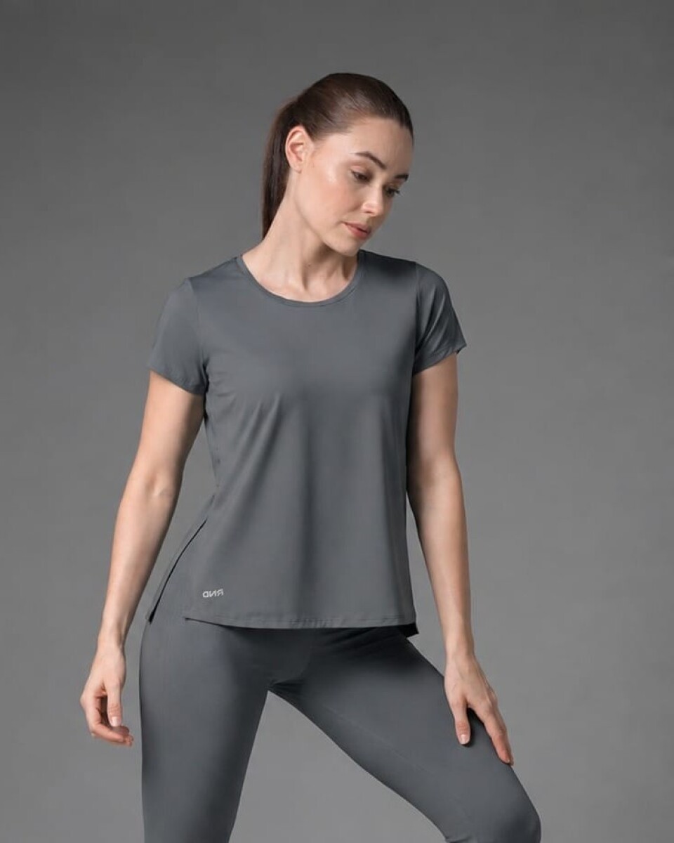 Remera Deportiva. - GRIS OSCURO 