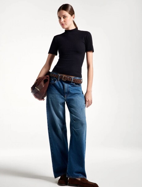 BLUSA DE CUELLO ALTO EN TELA ACANALADA NEGRO