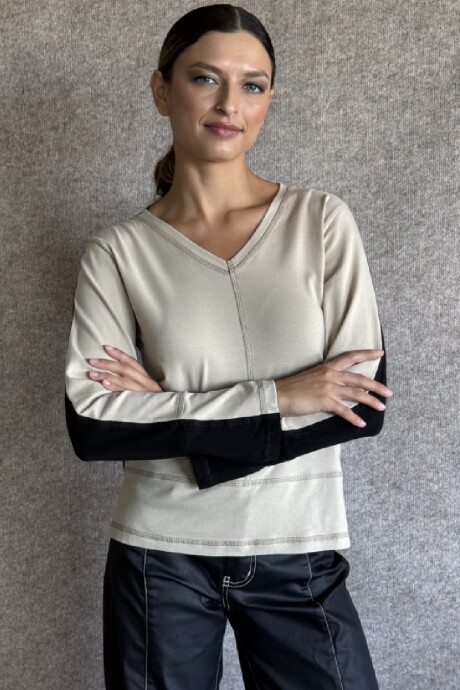 Remera Julia Combinada beige con negro