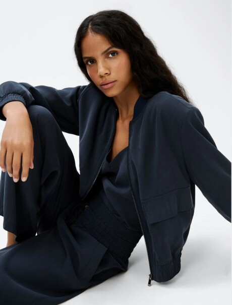 CAMPERA BOMBER CON BOLSILLOS AZUL