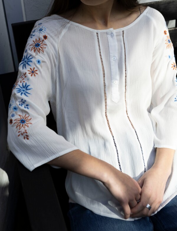Blusa Bordada CRUDO