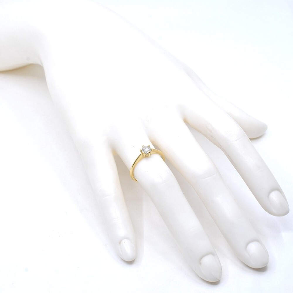 Anillo solitario en oro 18k amarillo y brillante Anillo solitario en oro 18k amarillo y brillante
