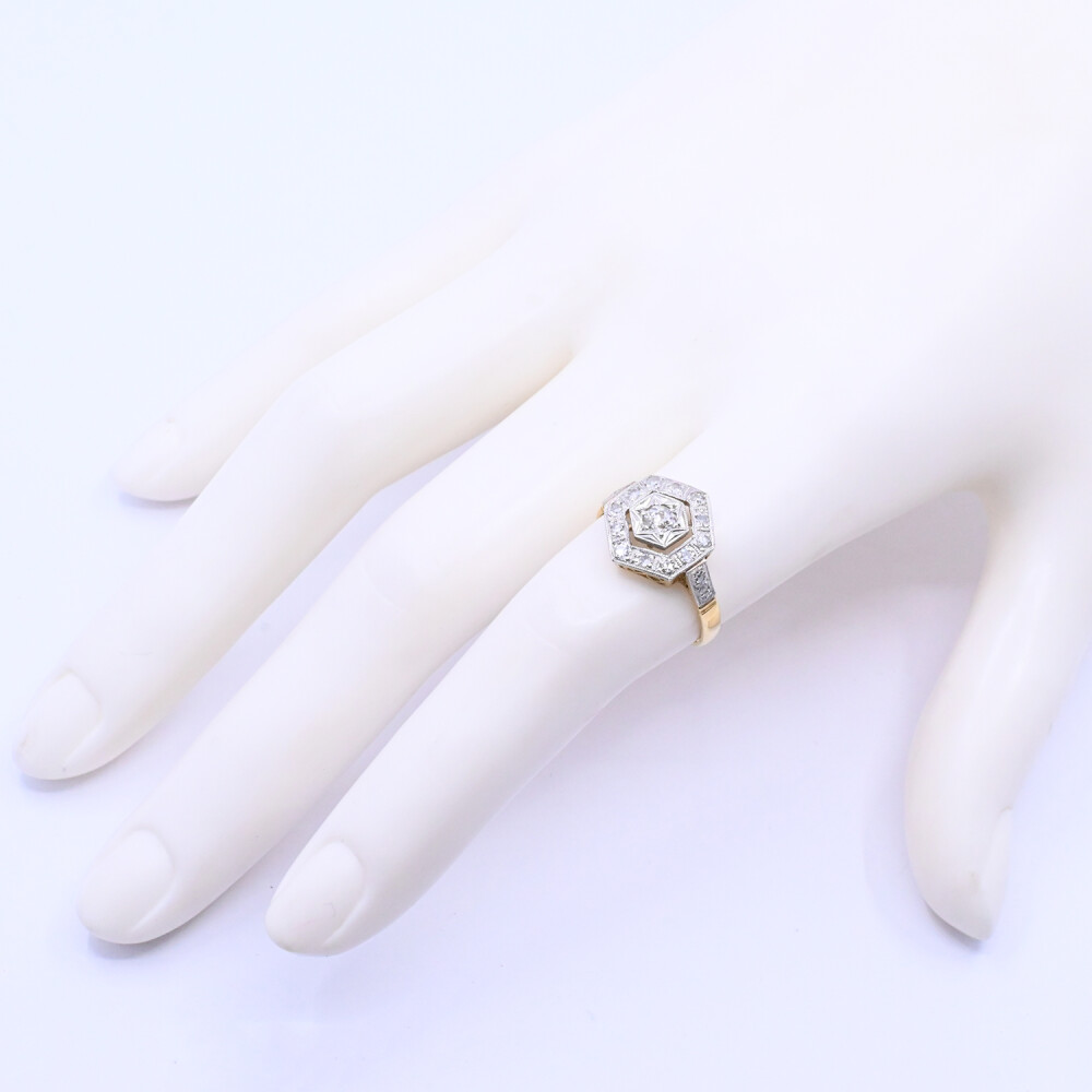 Anillo oro 18k estilo antiguo platino y brillantes. Anillo oro 18k estilo antiguo platino y brillantes.