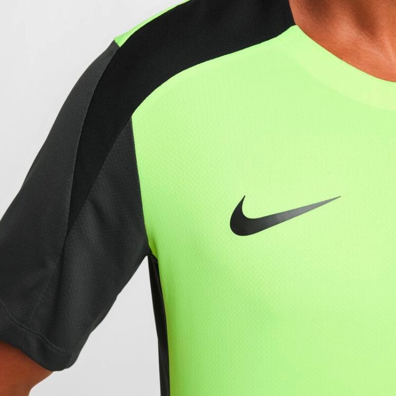 Remera Nike Strike de Hombre Amarillo