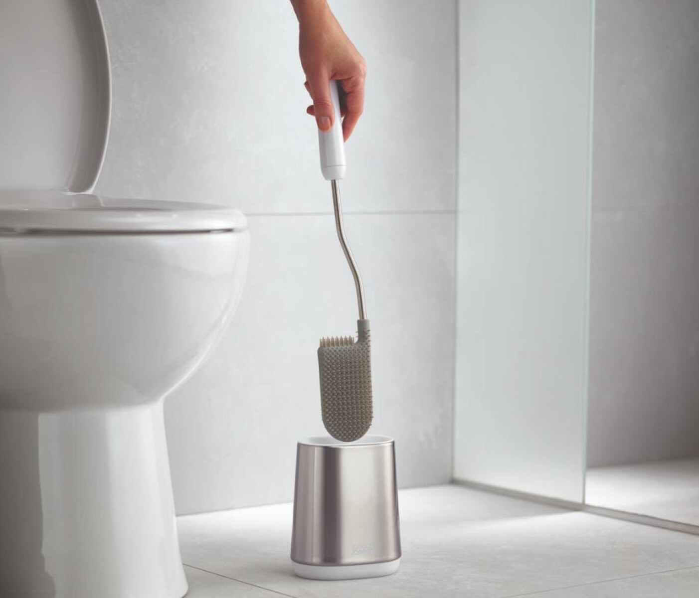 Cepillo de Inodoro Flex™ Lite Steel – Acero Inoxidable Joseph Joseph 