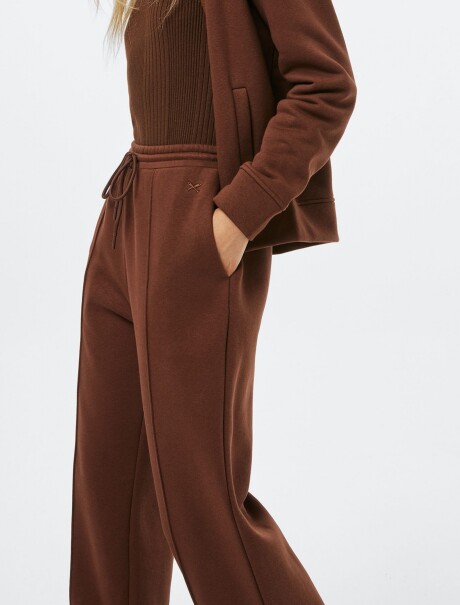 PANTALÓN CON BOLSILLOS MARRÓN