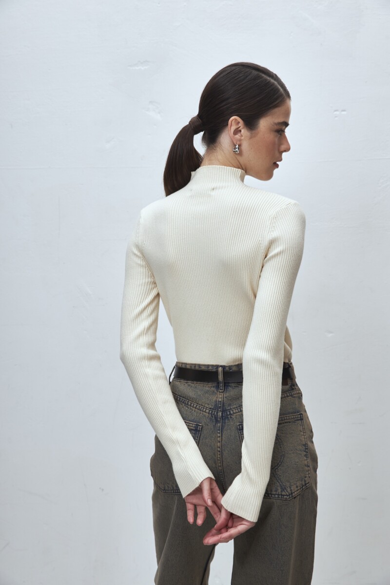 Poly Off White