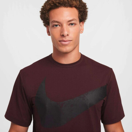 Remera Nike Dri-Fit Hyverse Swoosh Top de Hombre Rojo