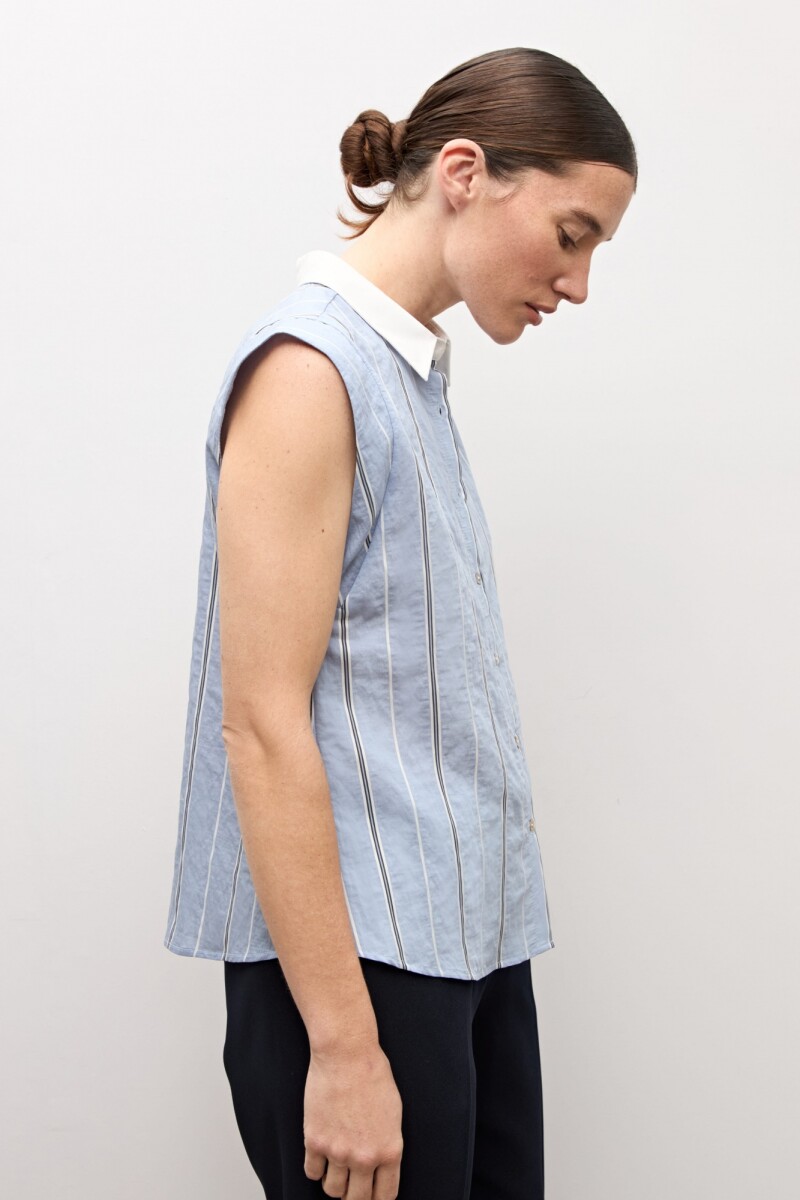 Camisa rayada sin mangas celeste