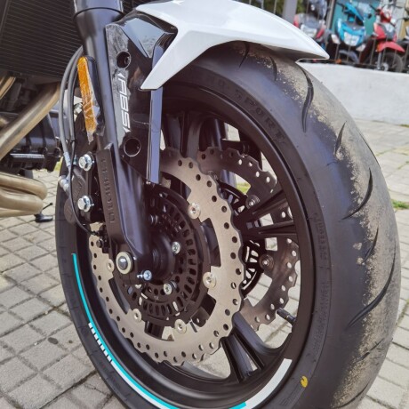 CFMOTO 400NK Gris