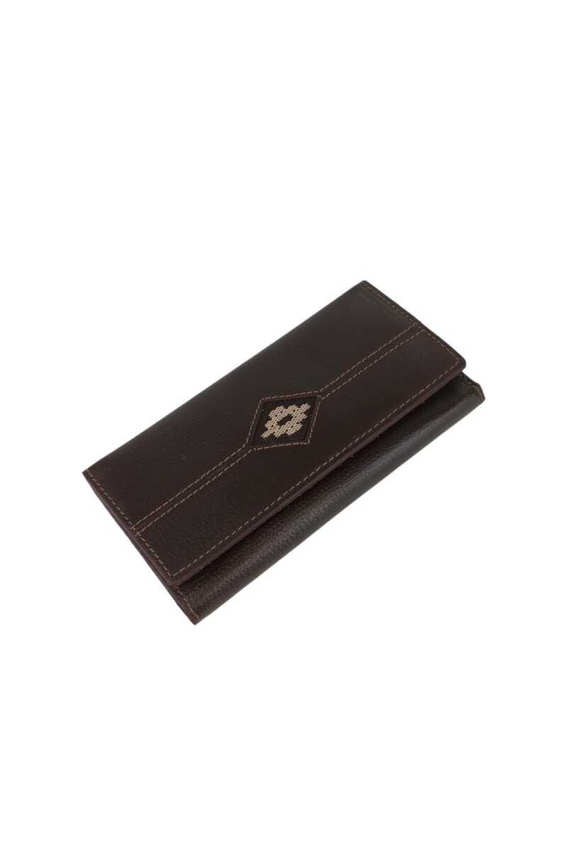 Billetera clasica al corte con detalle de rombo Marron