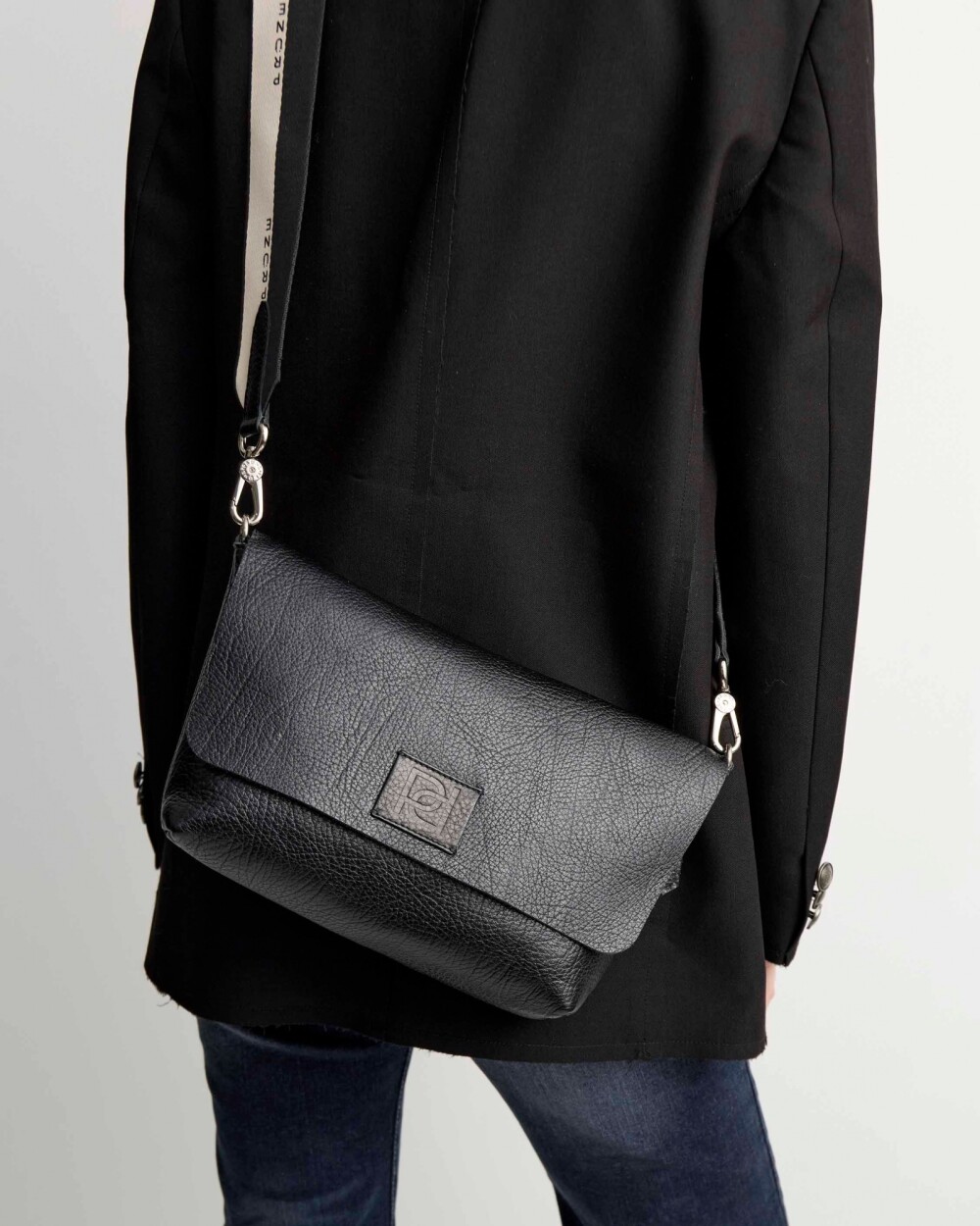 Bandolera Nina en cuero graneado Negro