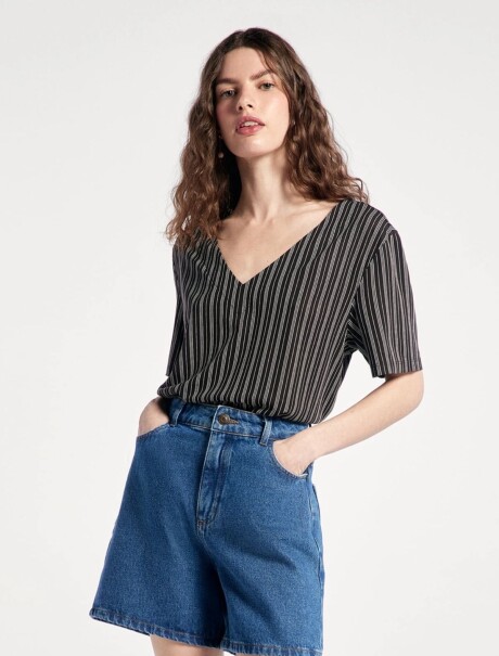 BLUSA DE CUELLO EN V CON ESTAMPADO MARRÓN