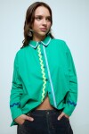 Camisa con tape verde