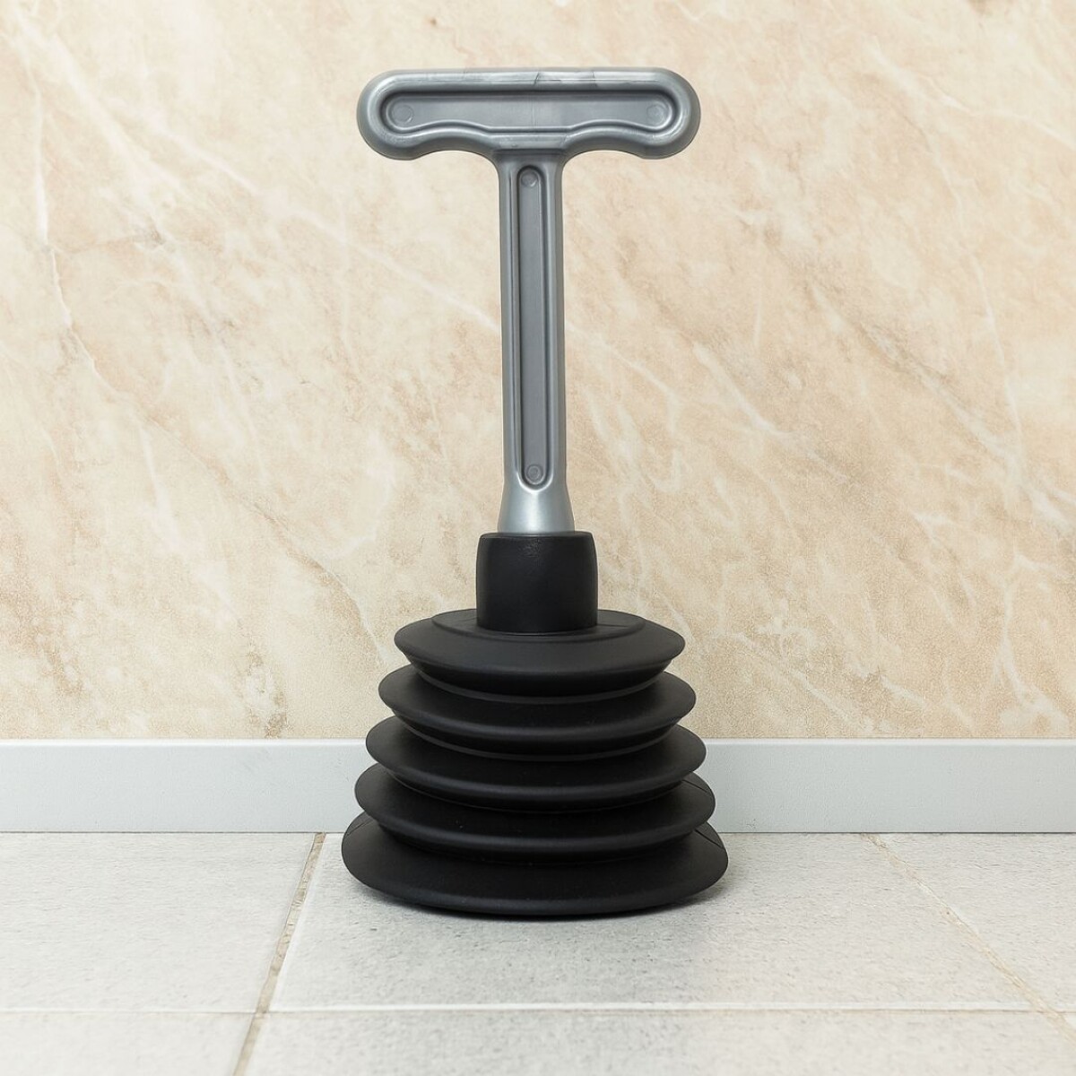 SOPAPA CHICA DE PILETA MANGO DE PLASTICO 