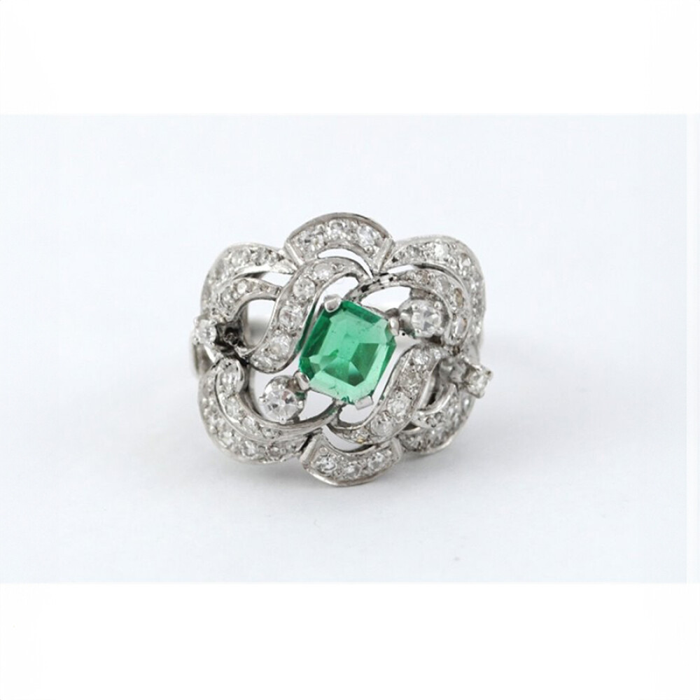 Anillo latino brillantes y esmeralda Anillo latino brillantes y esmeralda
