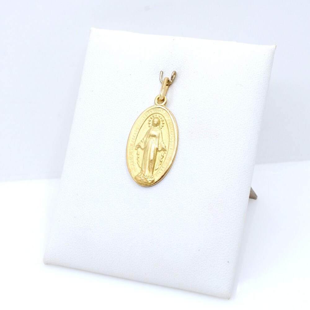 Medalla oro 18k virgen milagrosa. Medidas 2.4 x 1.5 cm Medalla oro 18k virgen milagrosa. Medidas 2.4 x 1.5 cm
