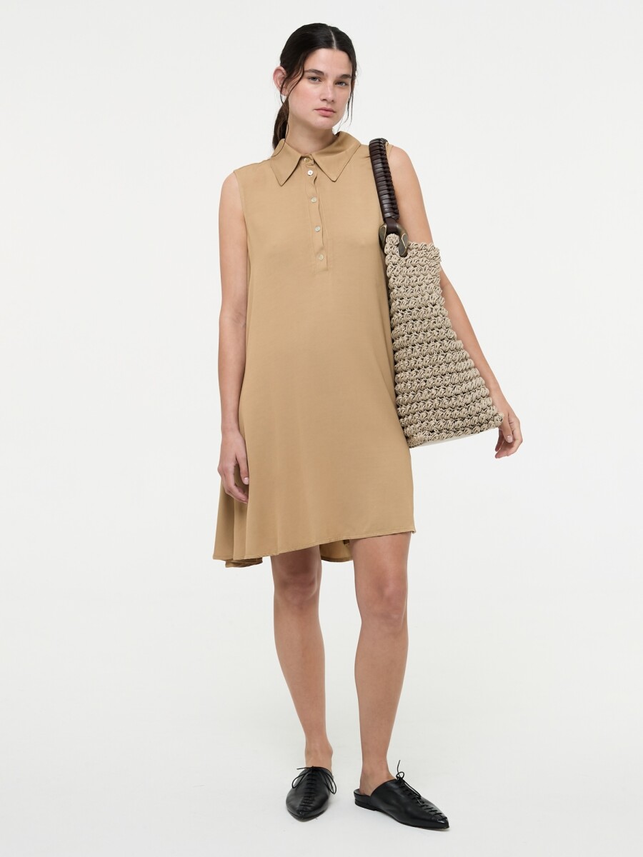 VESTIDO CORTO CON CUELLO 
