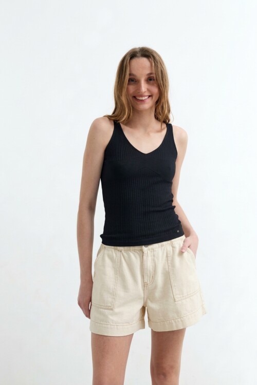 Top tejido punto rib tirantes finos NEGRO